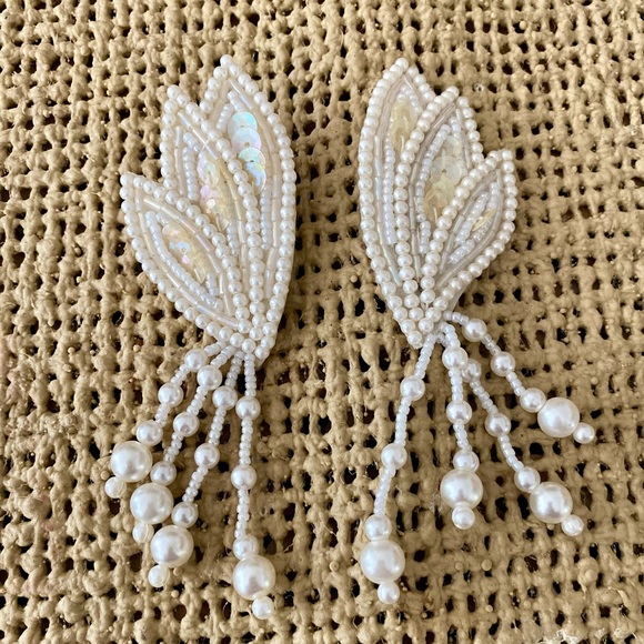VINTAGE 80’S PEARL BEADED HOLOGRAPHIC SEQUIN TASSEL EARRINGS - Picture 1 of 9